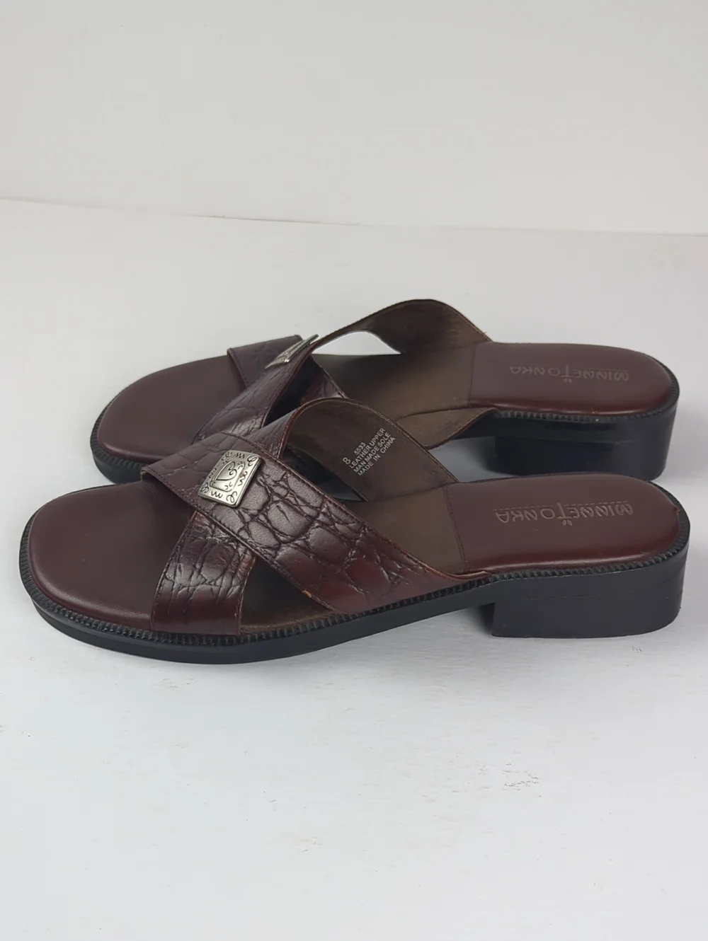 MINNETONKA Women's Brown Leather Crisscross Conch Slide Sandals